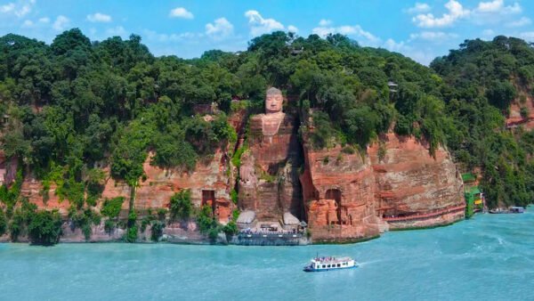 Private Leshan Giant Buddha & Huanglongxi/Buddha Temple Day Trip