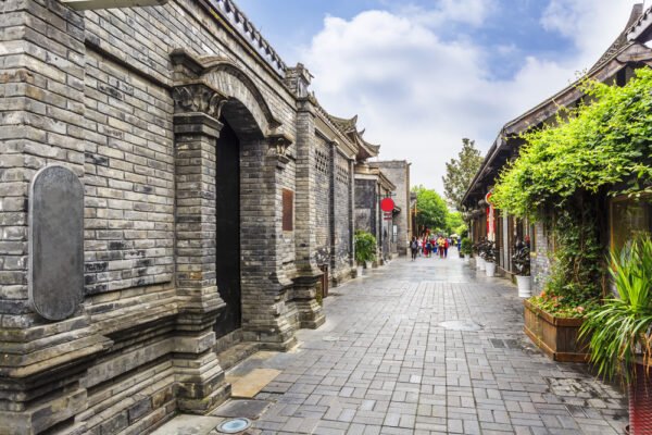 Chengdu: Private City Walking Tour with Food and Culture Stops