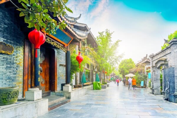 Chengdu: Private City Walking Tour with Food and Culture Stops