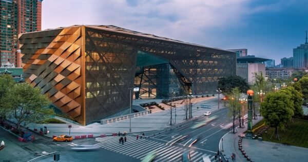 Chengdu: Private City Walking Tour with Food and Culture Stops