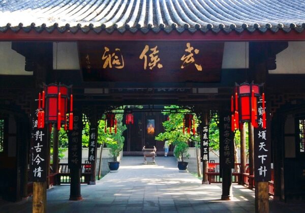 Chengdu: Private City Walking Tour with Food and Culture Stops