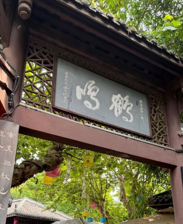 Chengdu: Private City Walking Tour with Food and Culture Stops