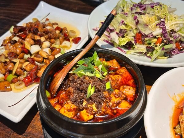 Chengdu: Private Electric Vehicle Museum Tour with Sichuan Food/Tea