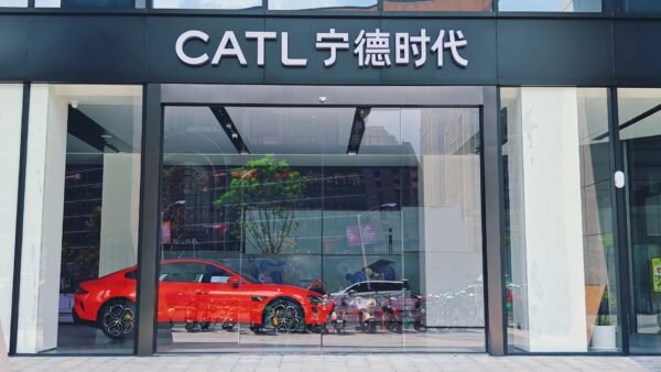 Chengdu: Private Electric Vehicle Museum Tour with Sichuan Food/Tea