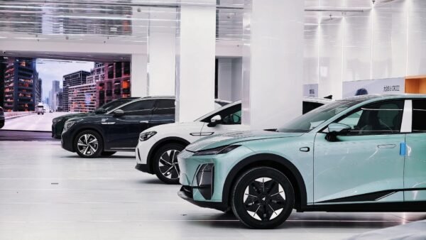 Chengdu: Private Electric Vehicle Museum Tour with Sichuan Food/Tea