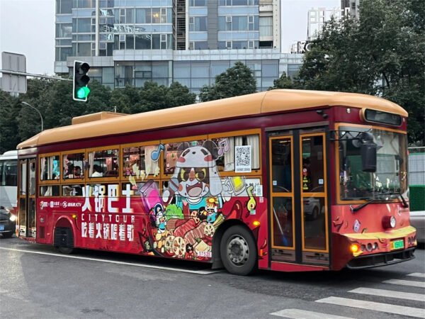 Chengdu: Hot Pot Bus Tour with City Night Views and Drinks