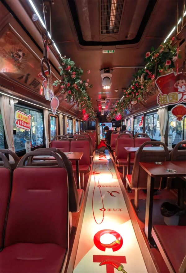 Chengdu: Hot Pot Bus Tour with City Night Views and Drinks