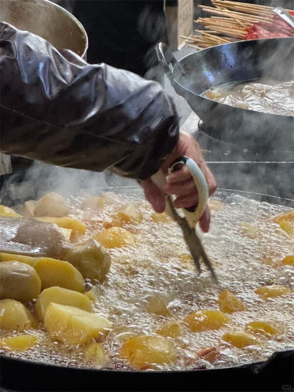 Chengdu: Market Walk & 7+ Local Breakfast Tastings