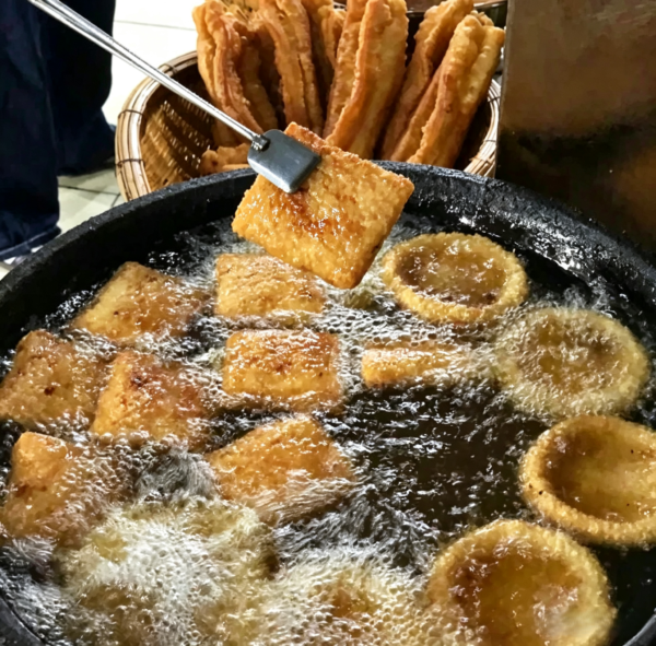 Chengdu: Market Walk & 7+ Local Breakfast / Authentic Snack Tastings