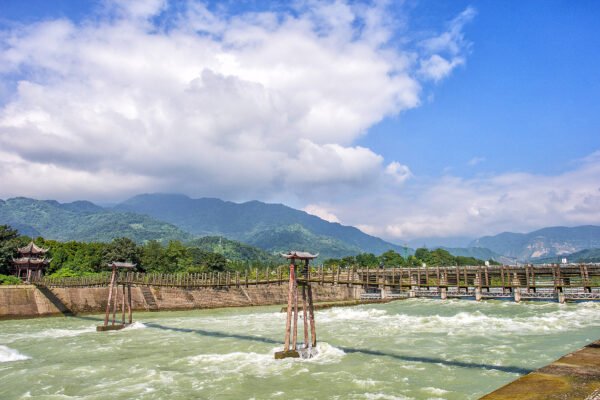 Chengdu: Private Dujiangyan Panda Base & Irrigation System Day Tour